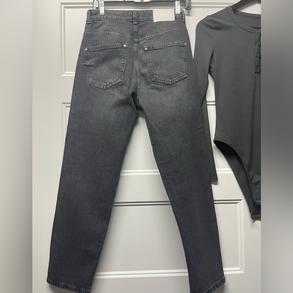 Zara women’s Jeans and FREE TOP - Picture 2 of 16
